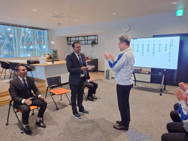 新入社員の辞令授与