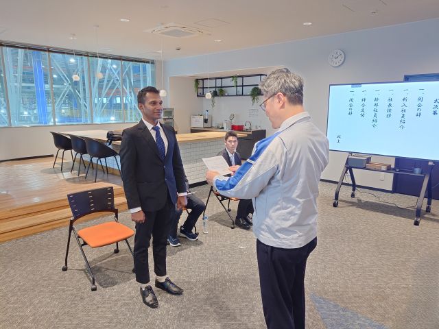 新入社員の辞令授与